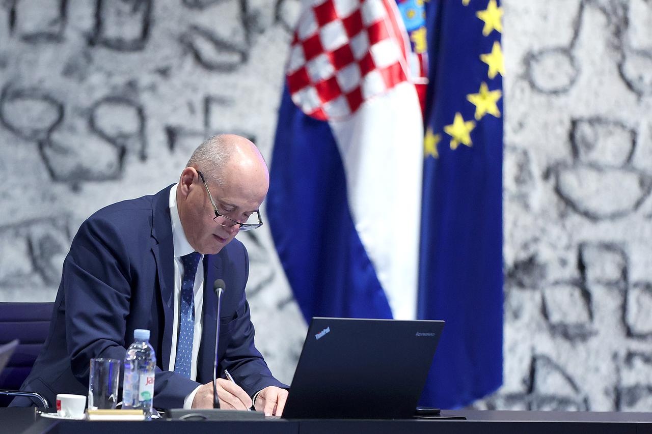 Zagreb: Šime Erli? i Branko Ba?i? na prvoj sjednici Vlade RH kao novi ministri