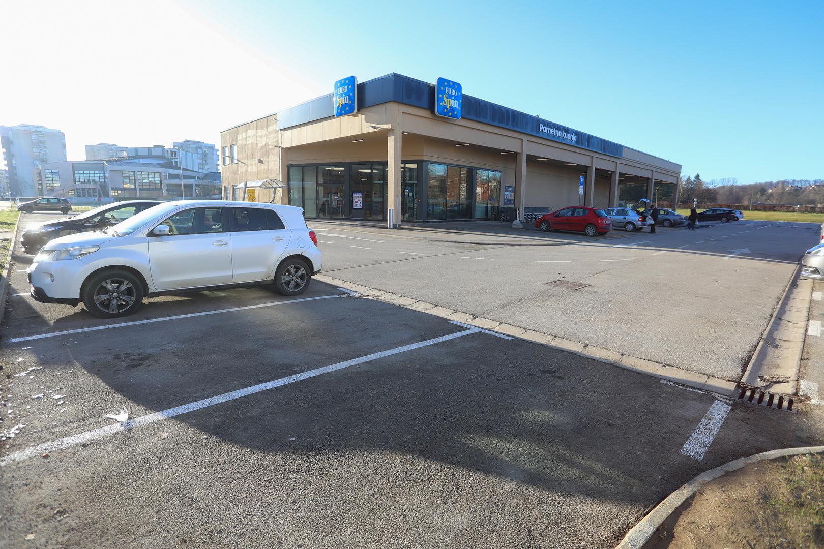 Naime, počevši s današnjim danom, potrošače u Hrvatskoj poziva se da bojkotiraju trgovine Lidla, Eurospina te dma zbog visokih cijena ovih lanaca. Uz to, bojkotiraju se i proizvodi koji se odnose na kupovinu u svim trgovinama - gazirana bezalkoholna i energetska pića, flaširane vode u svim pakiranjima te svi deterdženti za pranje rublja i posuđa. 