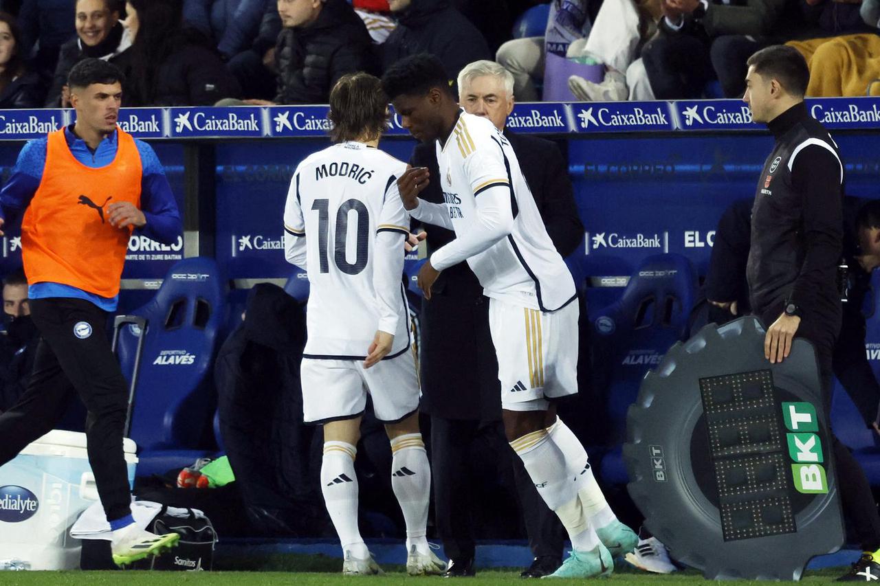 LaLiga - Deportivo Alaves v Real Madrid