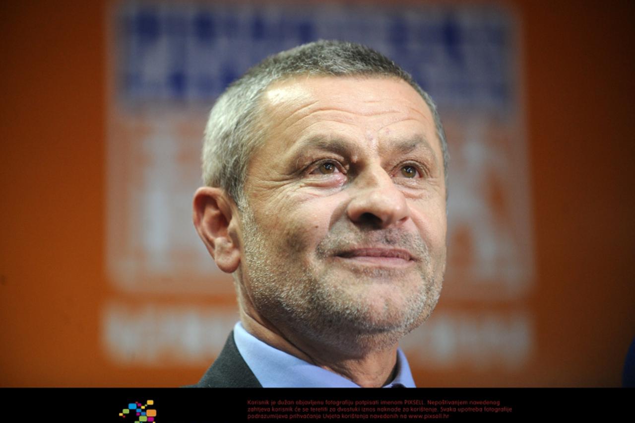 '04.12.2011., Brescenskoga 4, Zagreb - Hrvatski laburisti - Slavlje u izbornom stozeru Hrvatskih laburista - Stranke rada nakon objave prvih izbornih rezultata. Dragutin Lesar Photo: Daniel Kasap/PIXS