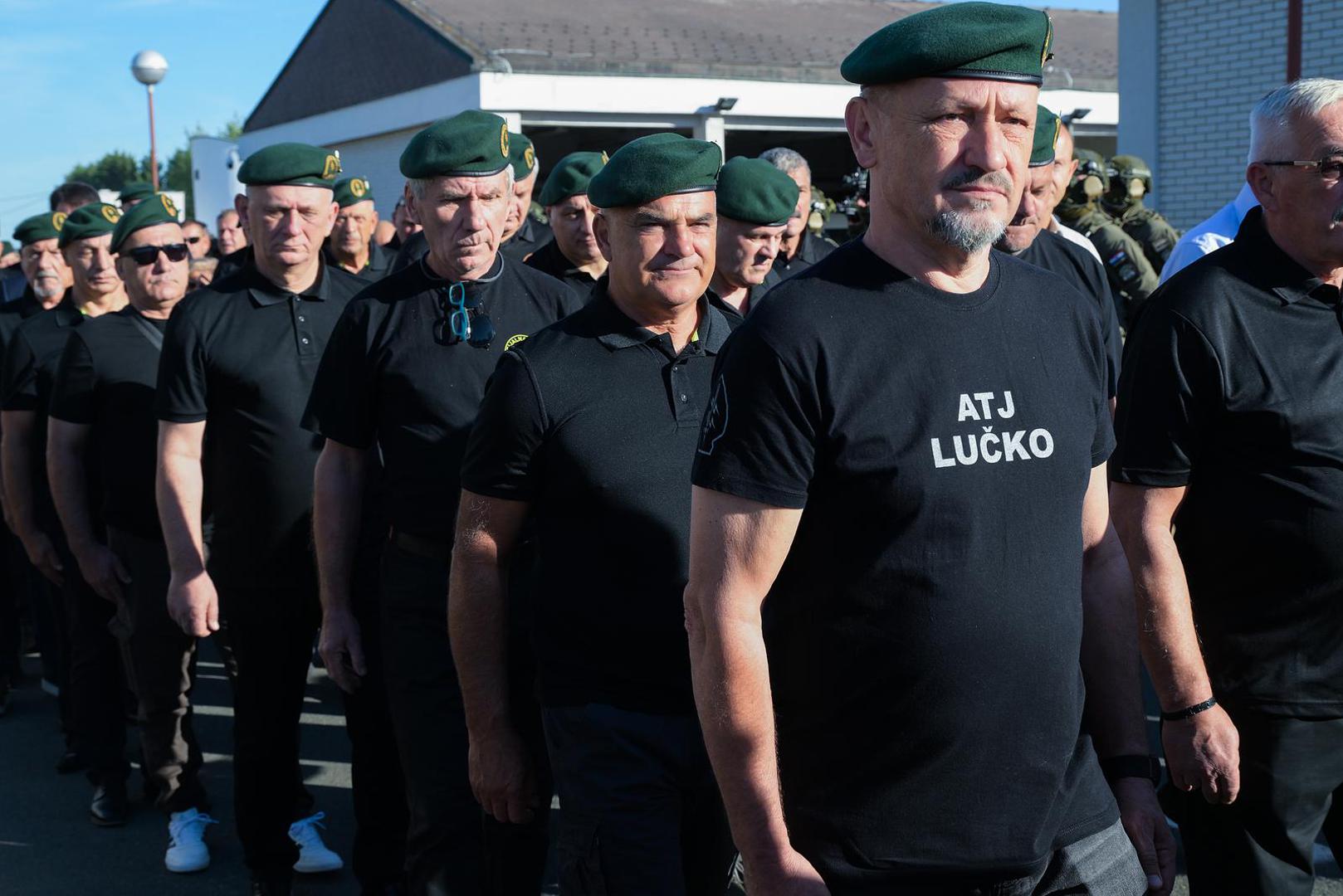 Dodao je da se ovakve postrojbe stvaraju rigoroznim odabirom i zahtjevnim treningom kako bi svaki pripadnik bio spreman donositi odluke u najtežim situacijama te štititi ustavni poredak i sigurnost građana.
