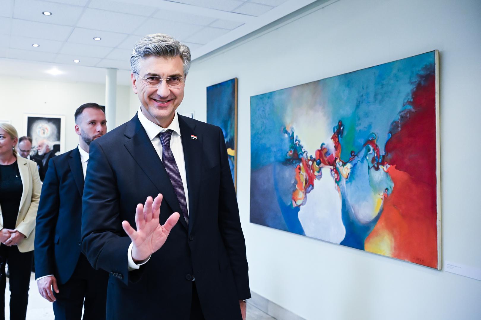 "Tjedan Hrvata izvan RH stavlja naglasak na kulturu, bogatstvo i kreativnost Hrvata koji su veliki dio svoga života proveli u inozemstvu, ali ostali privrženi rodnoj grudi kao što je to bio i Virgilije Nevjestić", rekao je Plenković