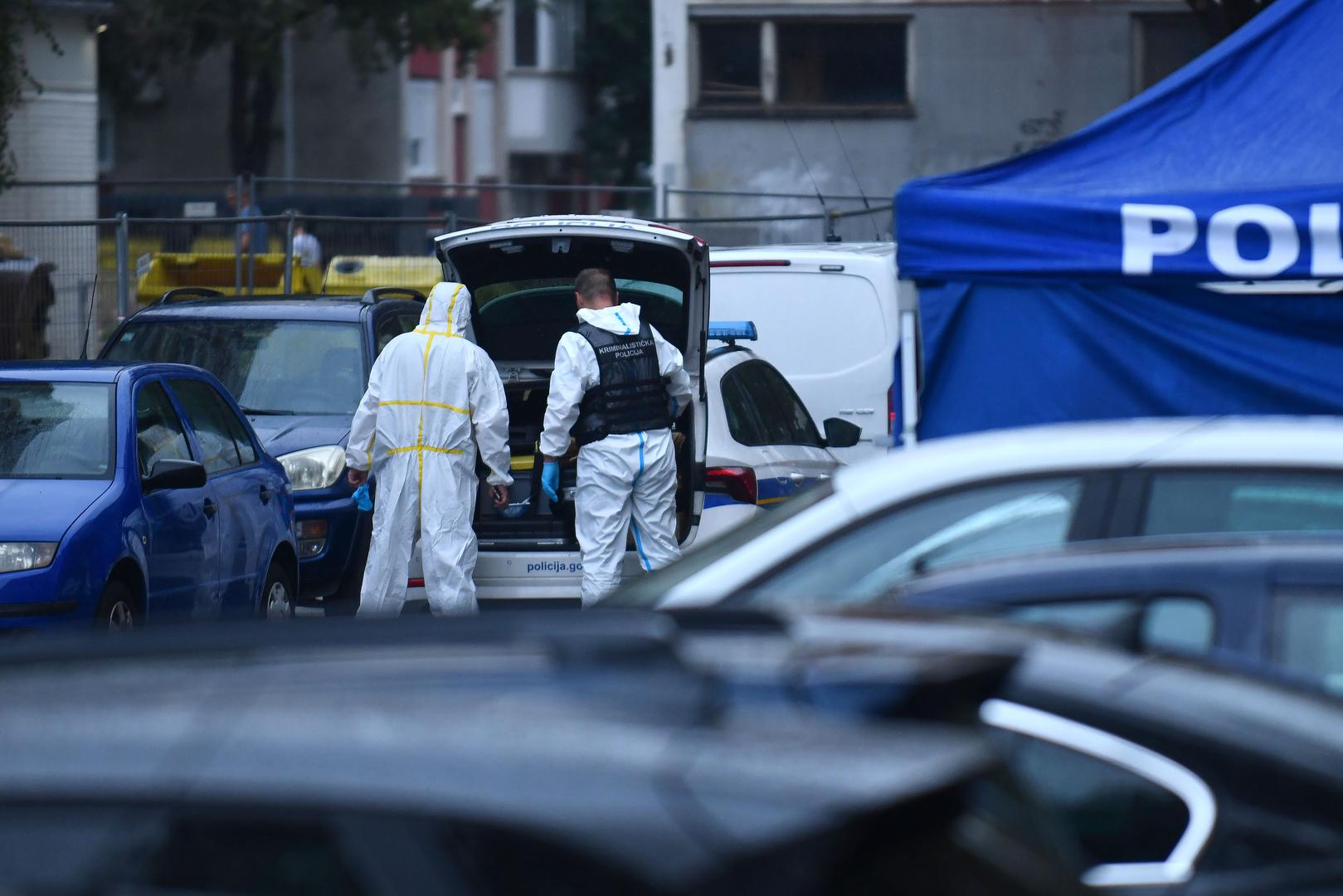 05.09.2024., Zagreb - U stambenoj zgradi u naselju Sopot u Novom Zagrebu policija je pronasla tijelo zenske osobe te je prema dosad utvrdjenim informacijama smrt posljedica kaznenog djela. Nedaleko mjesta dogadjaja u osobnom vozilu pronadjeno je tijelo muskarca koji je najvjerojatnije pocinio samoubojstvo a dovodi se u vezu s ubojstvom zenske osobe.  Photo: Josip Mikacic/PIXSELL