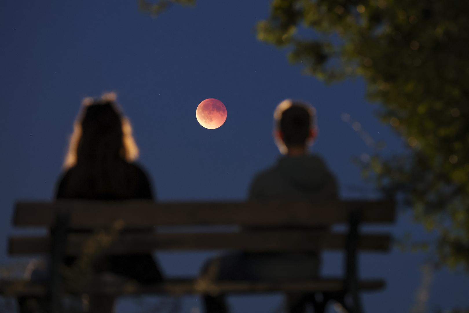 rocjenjuje se da će gotovo 80% svjetske populacije, odnosno više od šest milijardi ljudi, moći vidjeti barem dio ovog fenomena, no stanovnici Sjeverne i Južne Amerike ovoga puta ostat će uskraćeni za pogled.