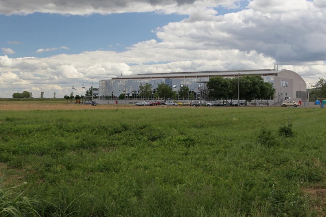 '16.07.2012., Koprivnica - Gradski bazeni Cerine pored kojih bi trebao biti izgradjen nogometni kamp. Foto: Marijan Susenj/Pixsell'