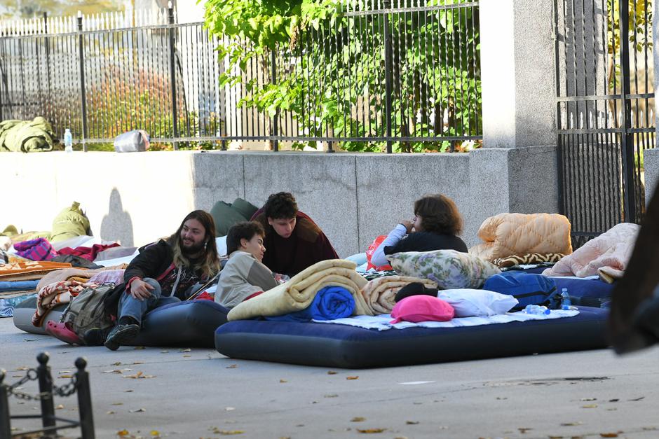 Inđija: Studenti i građani spavali na ulicama i nastavljaju put prema Novom Sadu