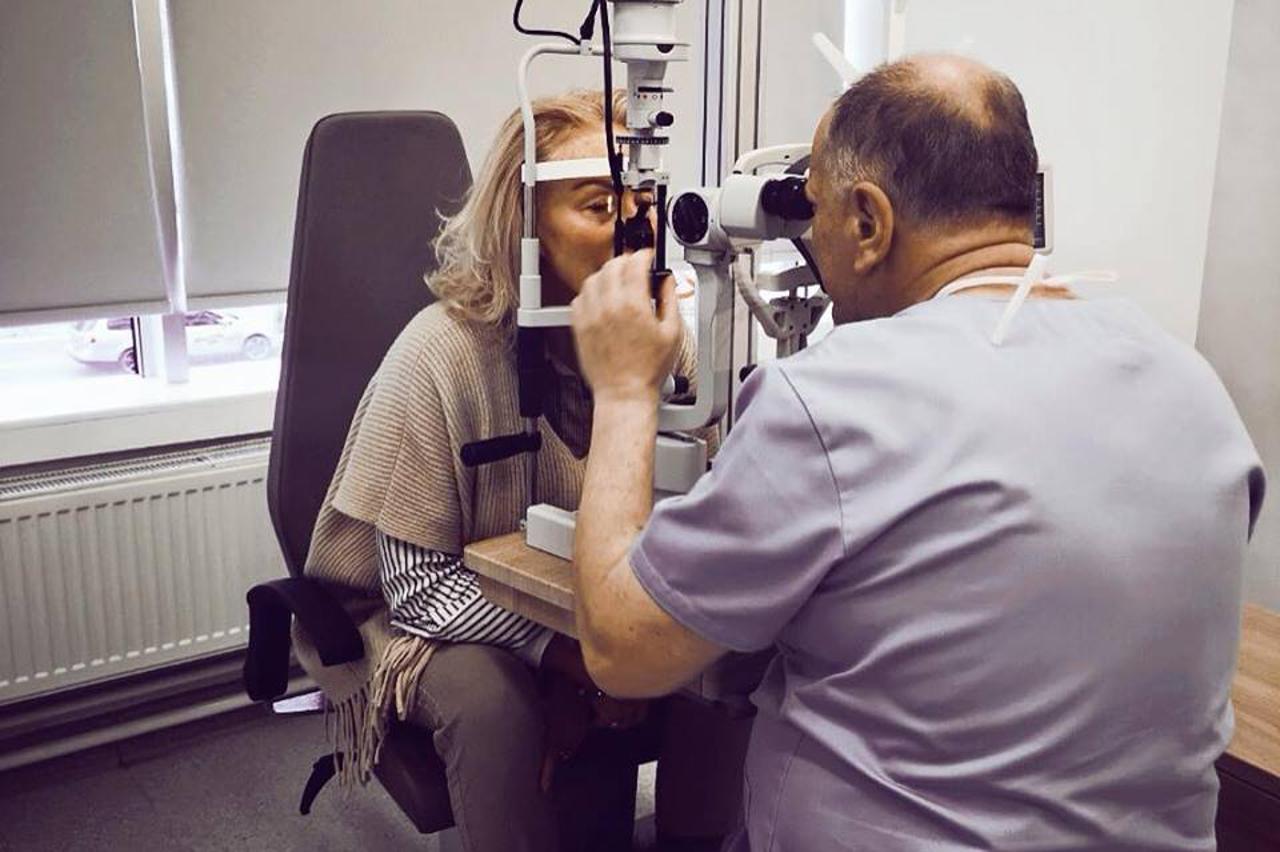 Lepa Brena operirala oči u Klinici Svjetlost