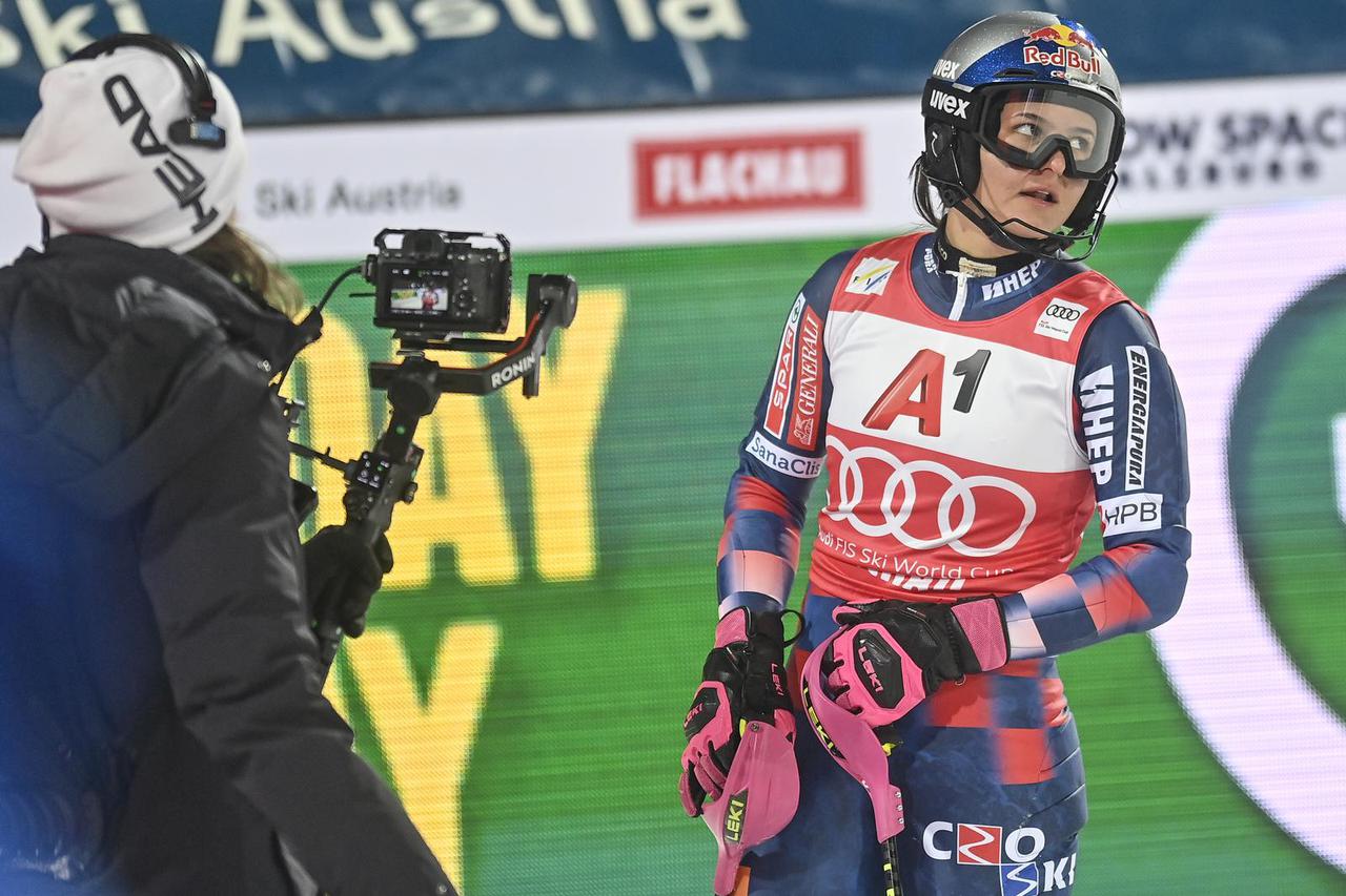 Flachau: Prva vožnja AUDI FIS Ladies Ski World Cup Night Slalom Flachau 2025.