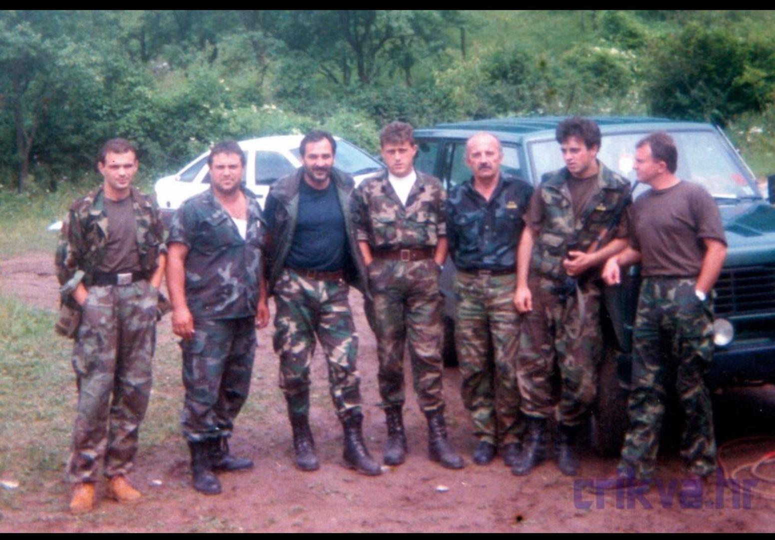 LIČKO RATIŠTE 1991. Nekić je bio pripadnik 111. brigade( na slici drugi zdesna)