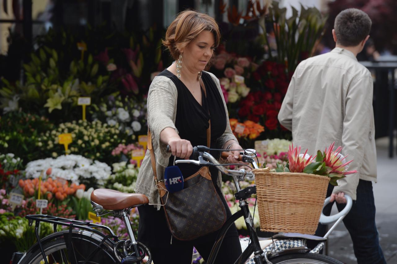 Zagreb: Voditeljica Karmela Vukov Colić prošetala je Cvjetnim trgom