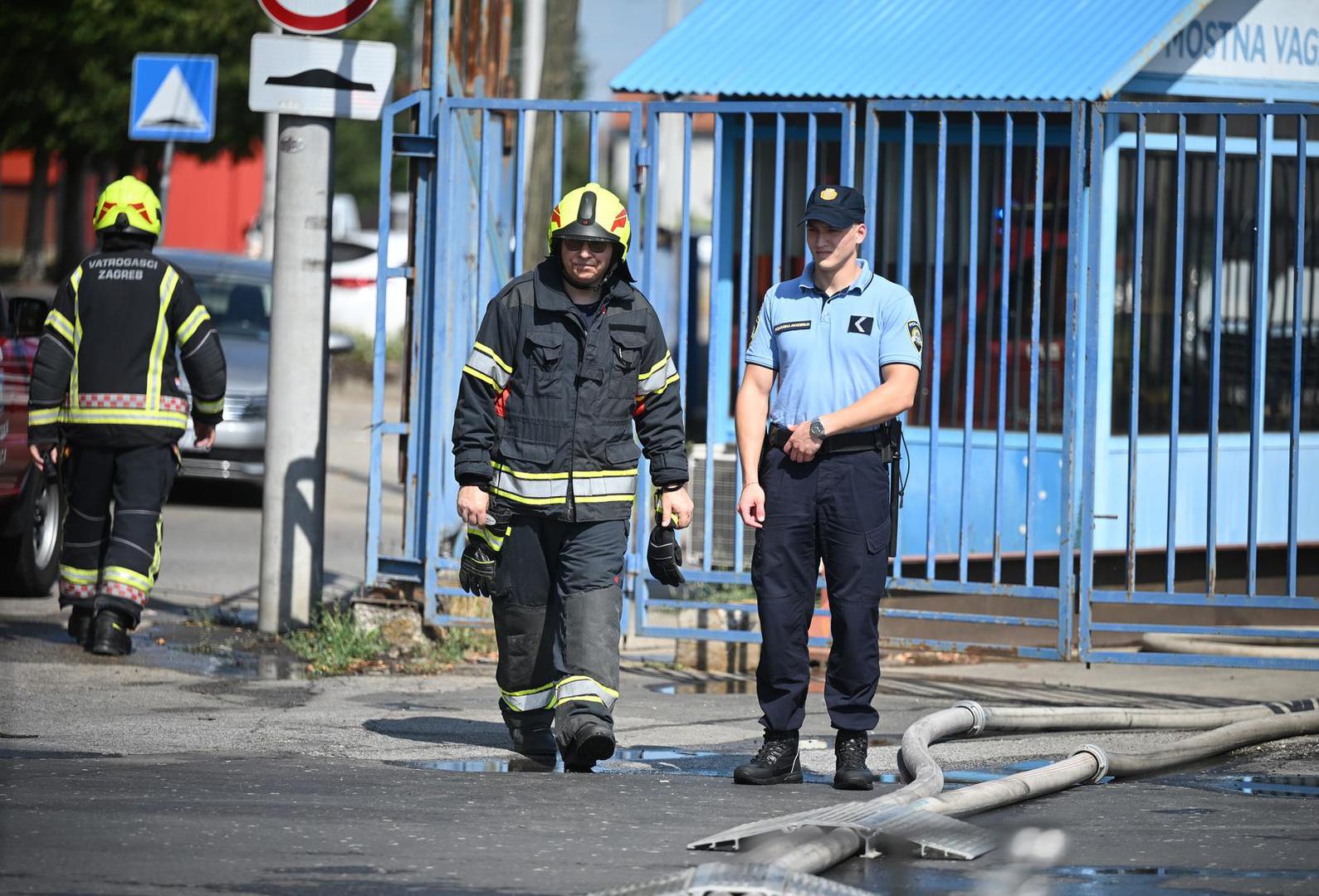 13.07.2026., Zagreb - Pozar je izbio u dvoristu tvrtke Cezar - Centar za reciklazu na Industrijskoj cesti u Sesvetama. Photo: Lucija Ocko/PIXSELL