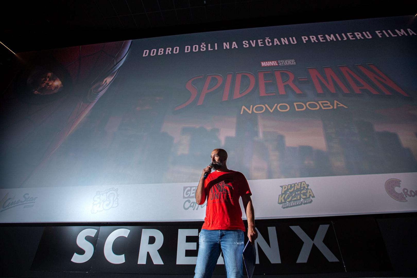 Program je vodio Daniel Bilić, koji je publiku uveo u večer posvećenu filmu koji pomiče granice filmskog doživljaja