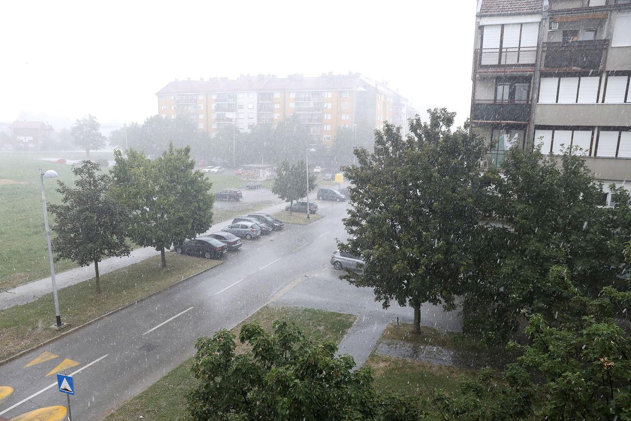 Nevrijeme s tučom zahvatilo istočni dio Zagreba