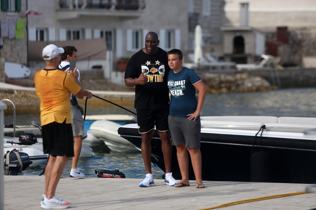 Vis: Magic nakon jutarnjeg jogginga pozirao fanovima