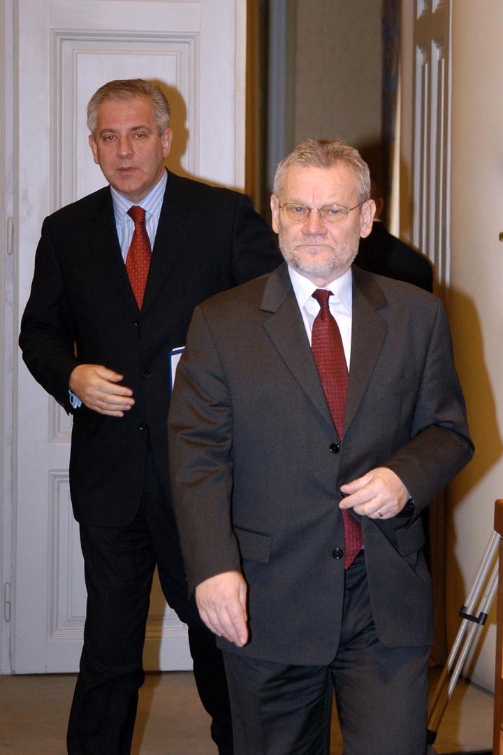 SDP se nakon izbora 2003. godine vraća u oporbu. Pod vodstvom Ivice Račana osvajaju 34 mandata. U tom sazivu, nakon smrti Račana, za predsjednika stranke izabran je Zoran Milanović.