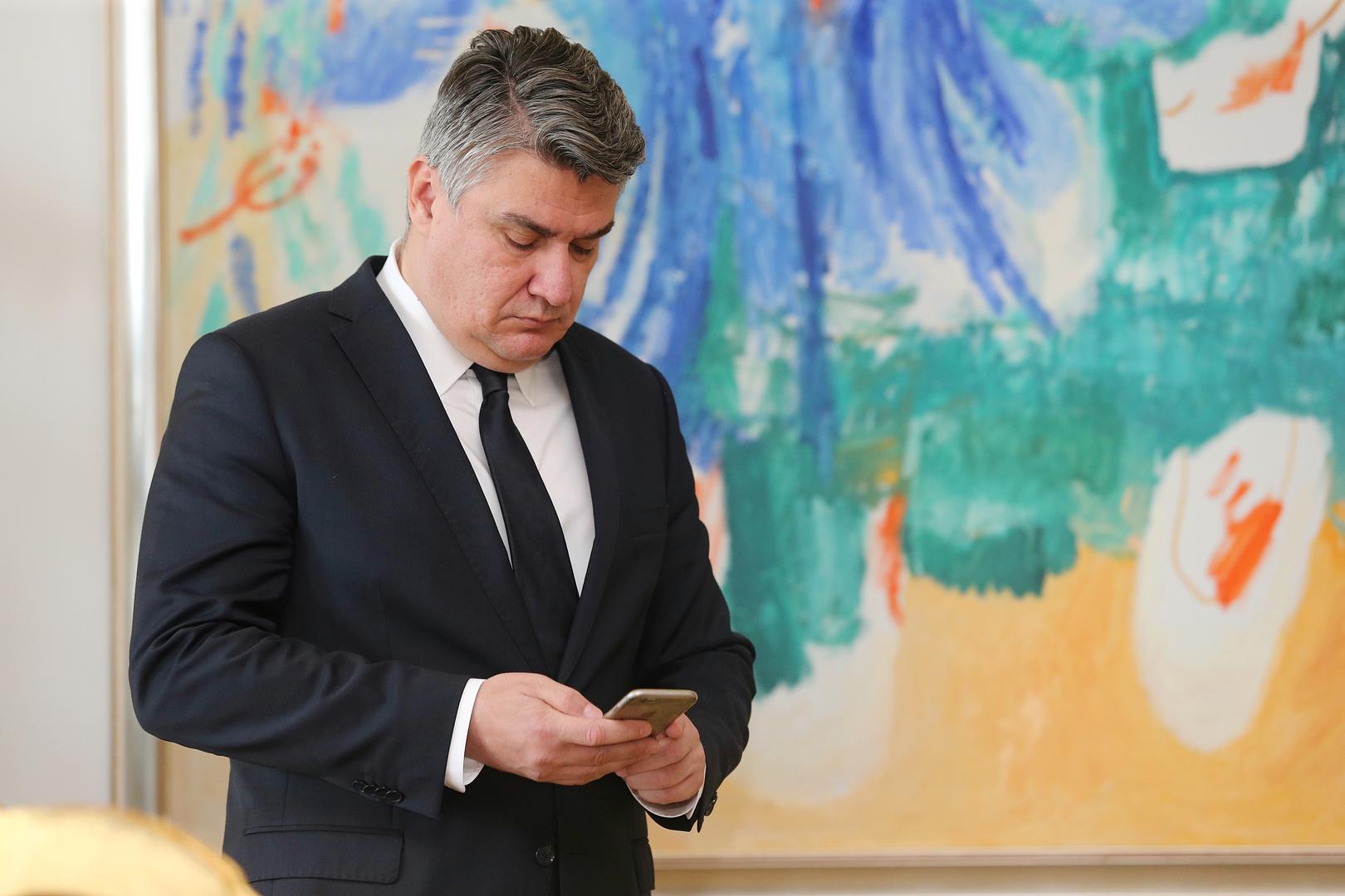 – Zahvaljujem predsjedniku na povjerenom mandatu za sastavljanje nove Vlade. Ovakav rezultat obvezuje. Naš cilj je bio da što prije idemo k sazivanju Hrvatskog sabora – rekao je Plenković i dodao da je u dogovoru s predsjednikom određen datum konstituiranja Sabora 22.07.