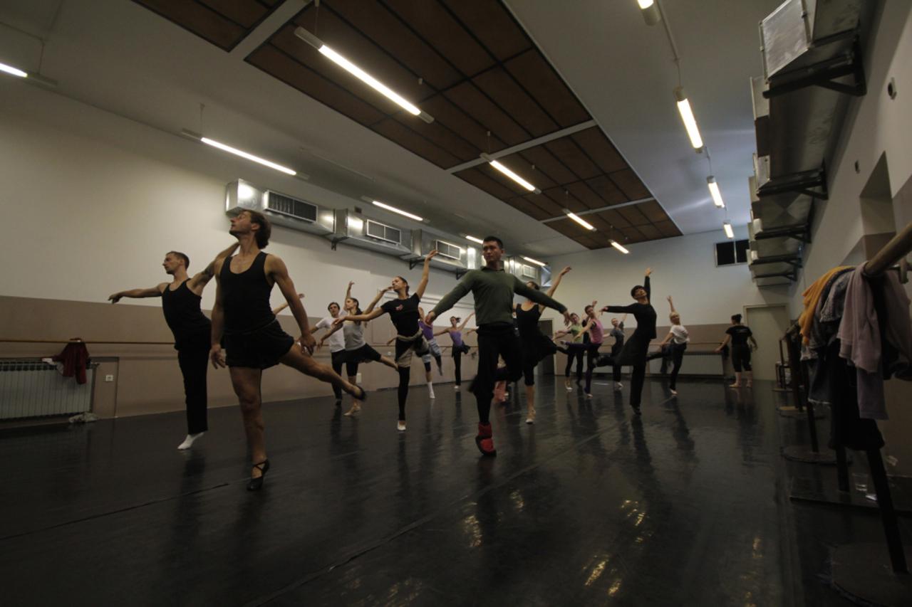 La Valse, ansambl proba