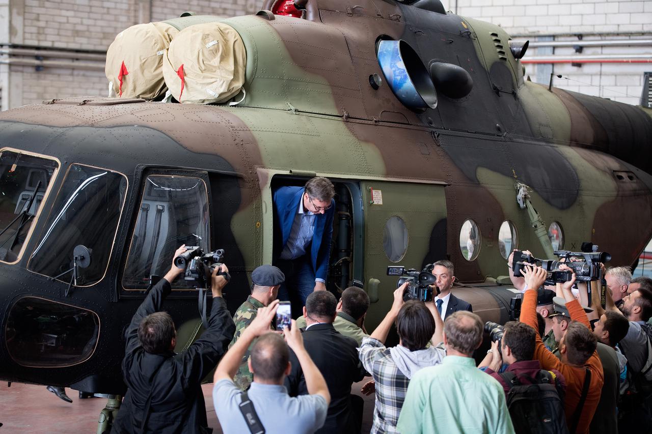 28.06.2016., Beograd, Srbija - Transportni helikopteri Mi-17 stigli su iz Rusije na beogradski aerodrom. Primopredaji je prisustvovao premijer Aleksandar Vucic koji je izjavio kako je zadovoljan i sretan sto je Srbija poslije 36 godina uspjela kupiti dva 
