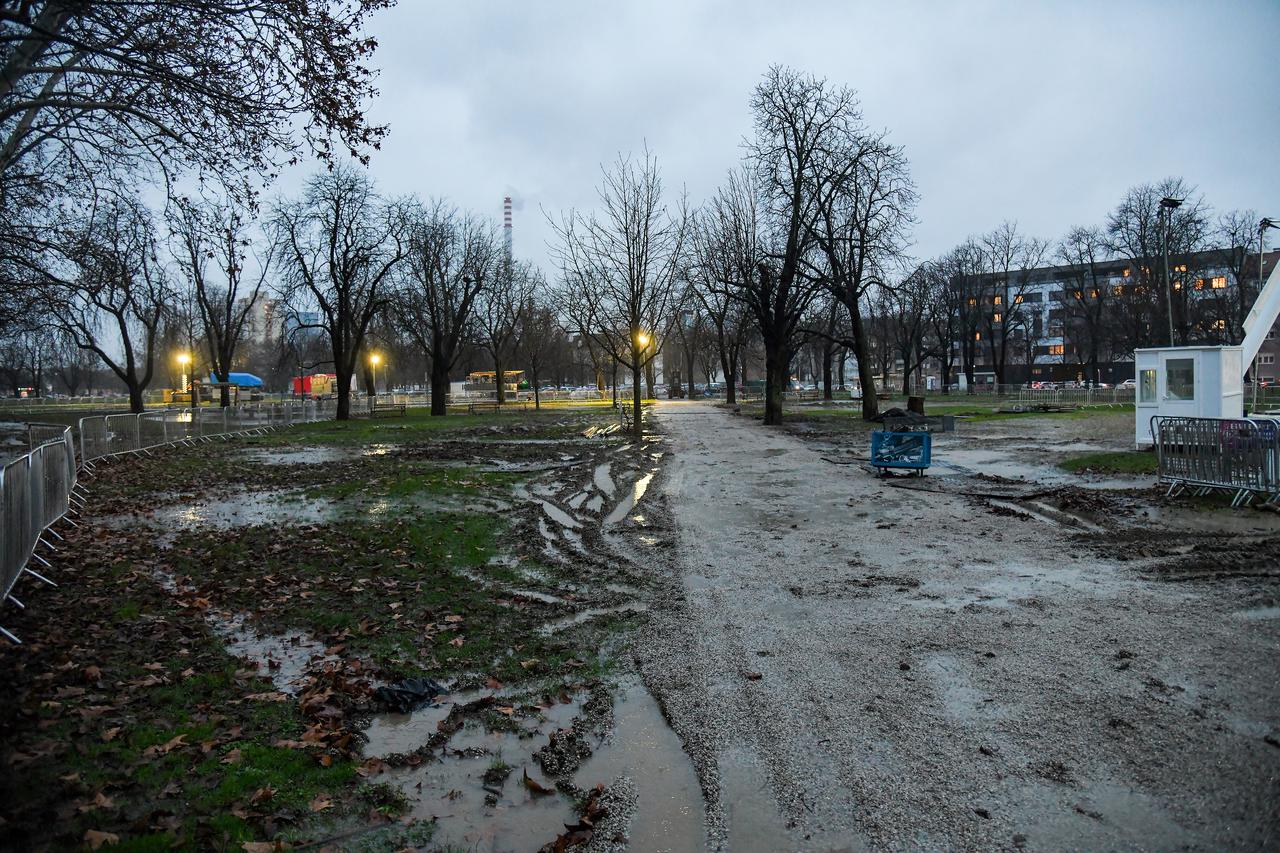 Zagreb: Blato na Trgu dr. Franje Tuđmana