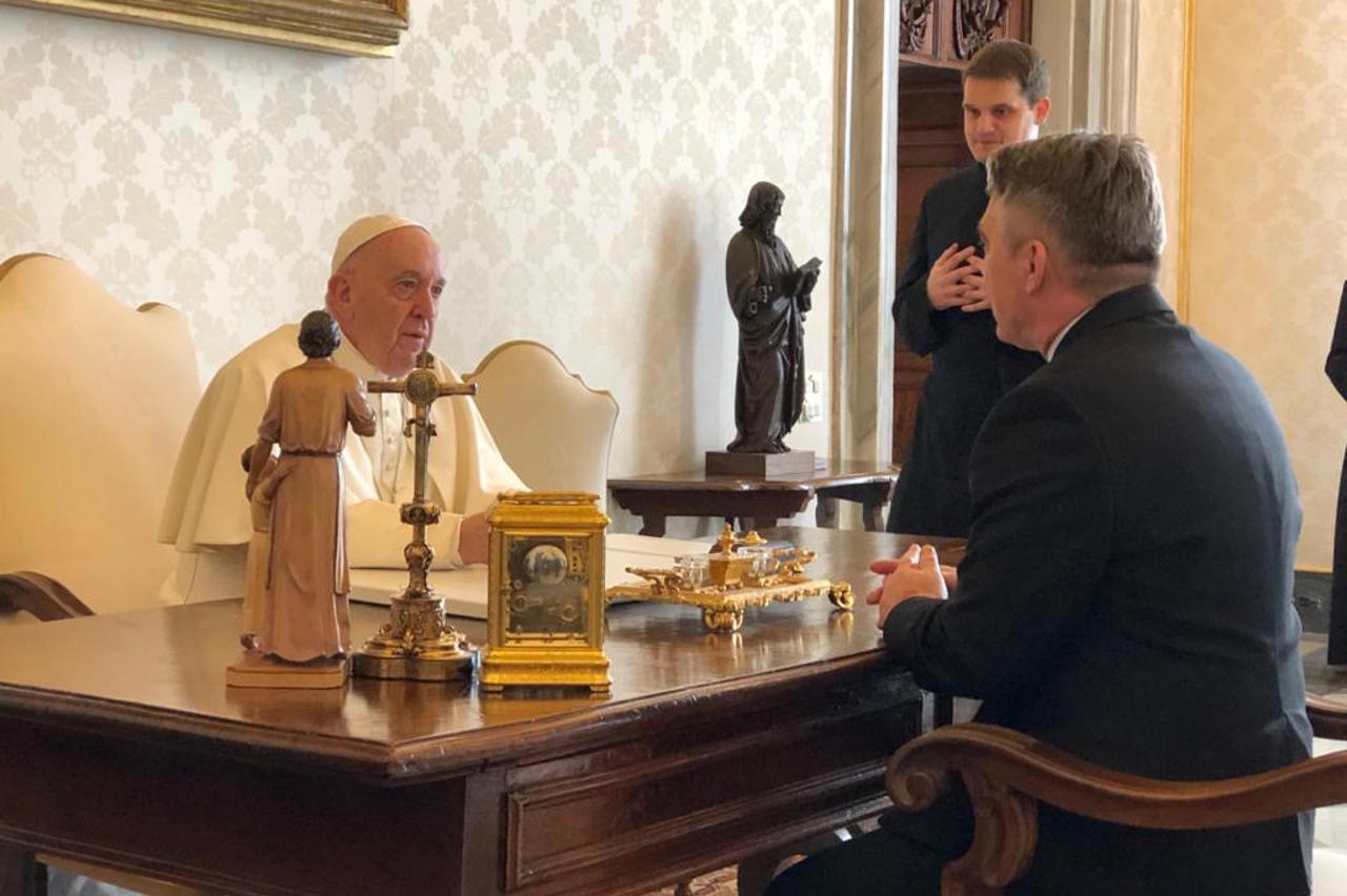 Papa Franjo primio Komšića