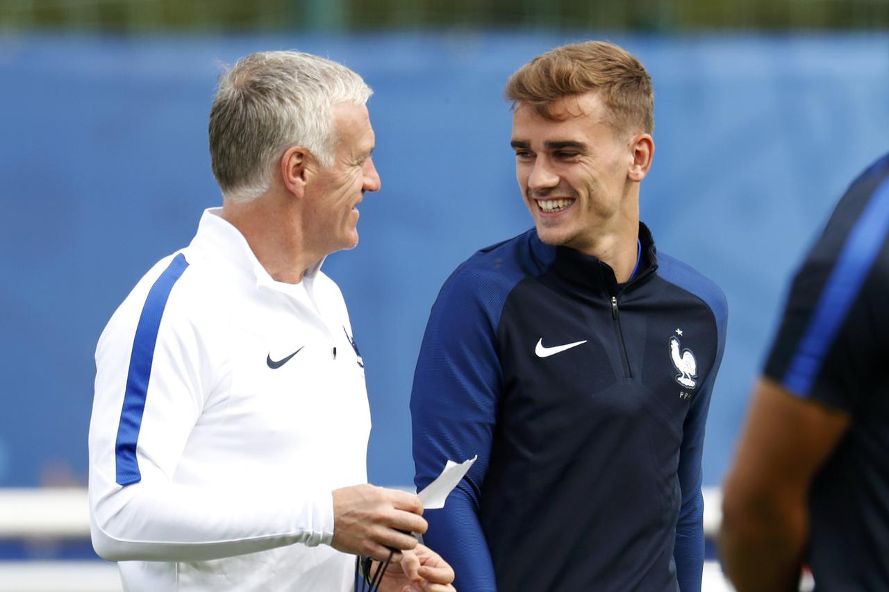 Football Soccer - Euro 2016 - France's Training - Domaine de Montjoye, Clairefontaine, France - 29/6/16 - France's coach Didier Deschamps (L) and Antoine Griezmann during training.  REUTERS/Charles Platiau