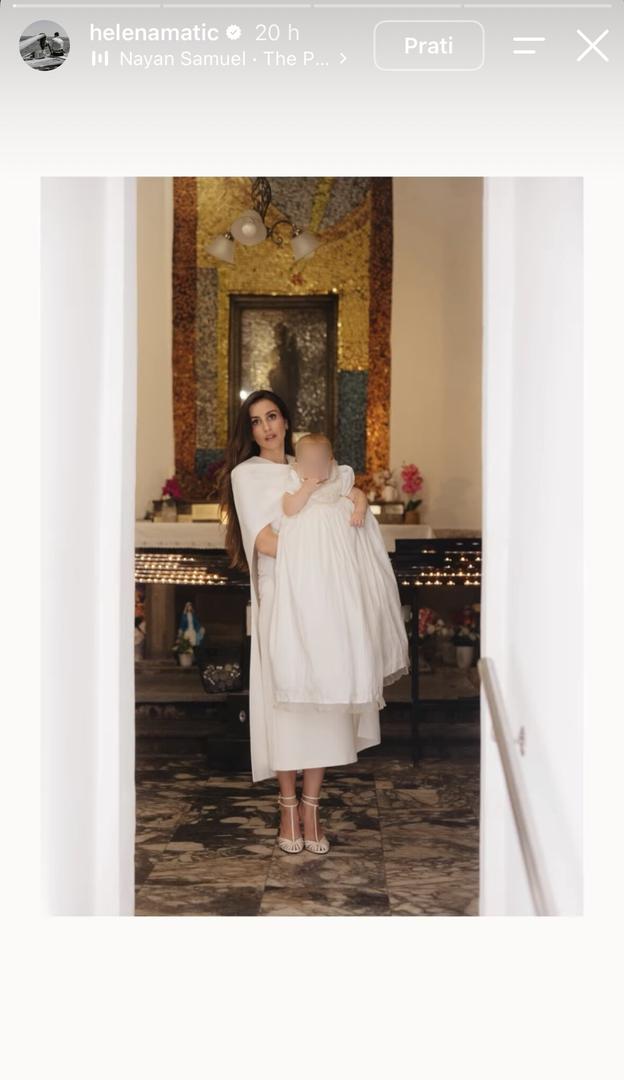 Posebnu pažnju očekivano je privukla Helenina modna kombinacija. Za ovu prigodu odabrala je elegantnu bijelu haljinu midi kroja koju je savršeno uskladila s bijelim sandalama na visoku petu luksuznog talijanskog brenda prepoznatljivim po decentnom detalju bisera na potplatu.