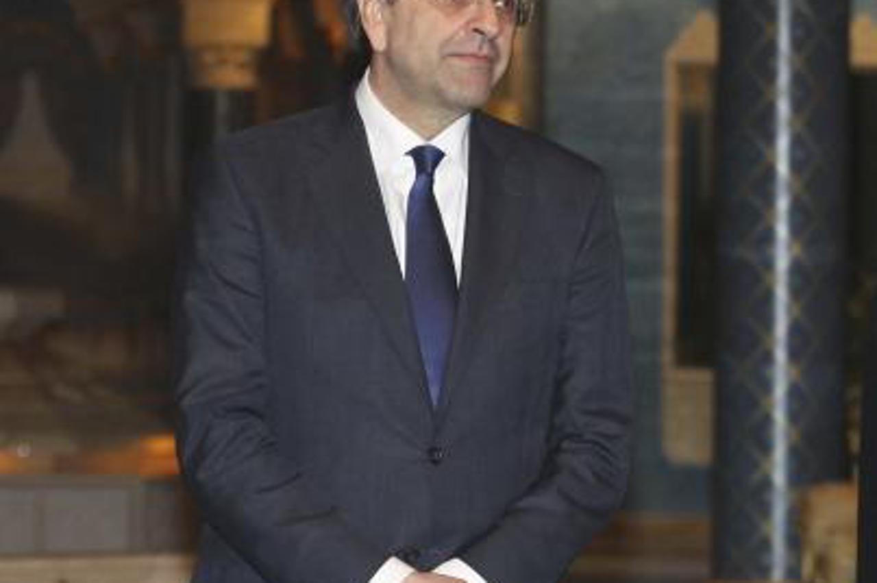 'Greece's Prime Minister Antonis Samaras attends a news conference with Qatari Premier and Foreign Minister Sheikh Hamad bin Jassim bin al-Thani in Doha January 29, 2013.    REUTERS/Stringer (QATAR -