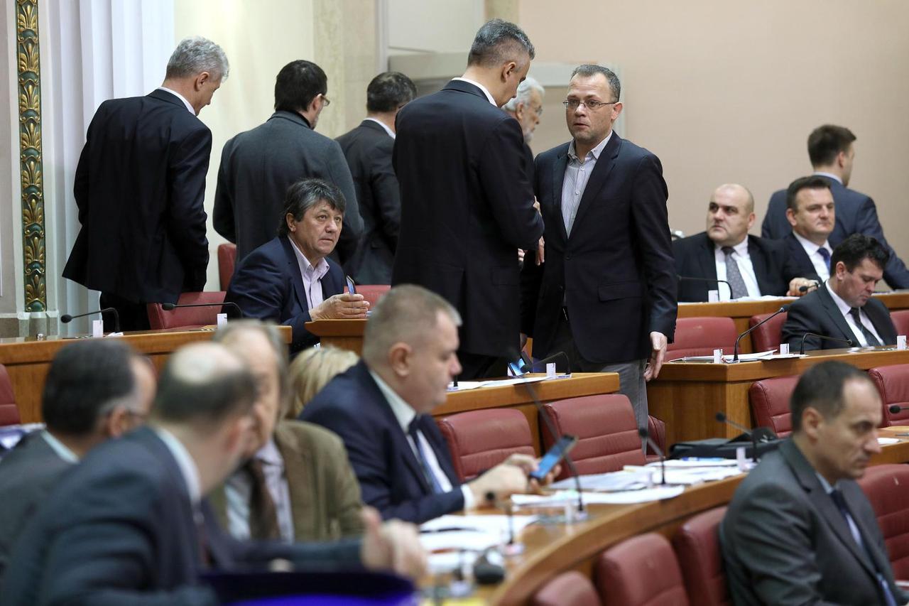 Zajedničkom izjavom svih parlamentarnih stranaka o presudi ICTY-a nastavljena 6. sjednica Sabora