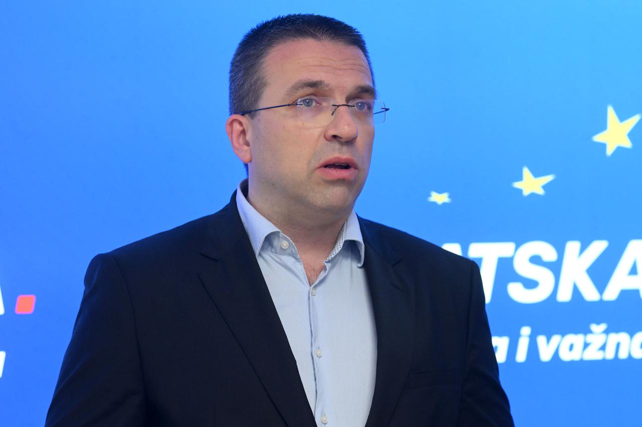 Zagreb: Konferencija za medije kandidatkinje i kandidata na europskim izborima s liste HDZ-a Sunčane Glavak i Tomislava Sokola