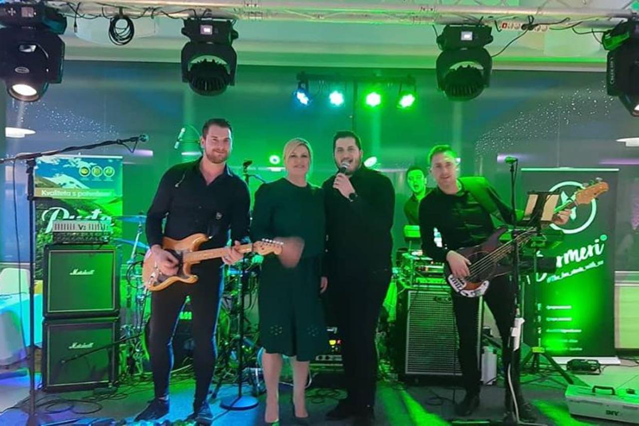 Predsjednica na 12. Broćanskoj večeri uz bend 'Šarmeri'