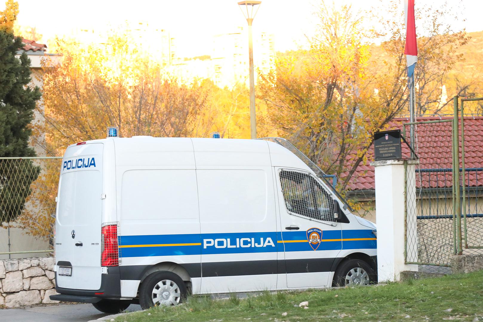17.12.2023., Sibenik - U policijskom kombiju priveden je vozac koji je bio u bjegu nakon sto je sinoc u Tribunju pregazio djevojku (18) Photo: Dusko Jaramaz/PIXSELL