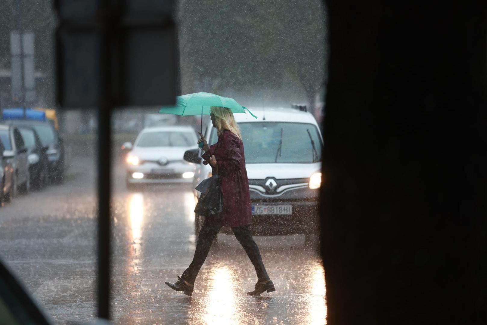 15.09.2022., Zagreb - Gradska svakodnevica u sredistu grada. Najavljeni pljusak uz grmljavinu osvjezio ulice te snizio temeraturu u zraku. Photo: Sanjin Strukic/PIXSELL