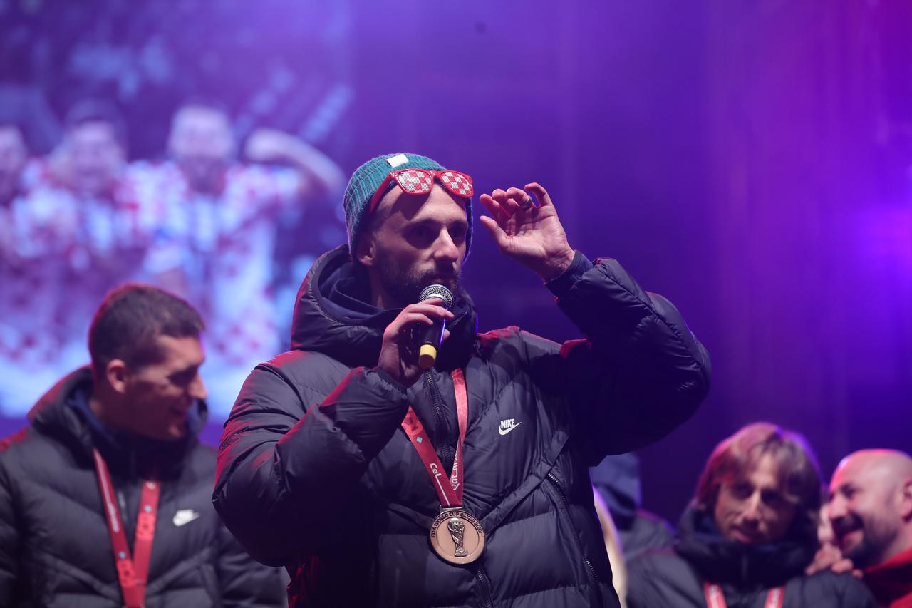 Zagreb: Vatreni na pozornici na glavnom Trgu napravili pravu feštu