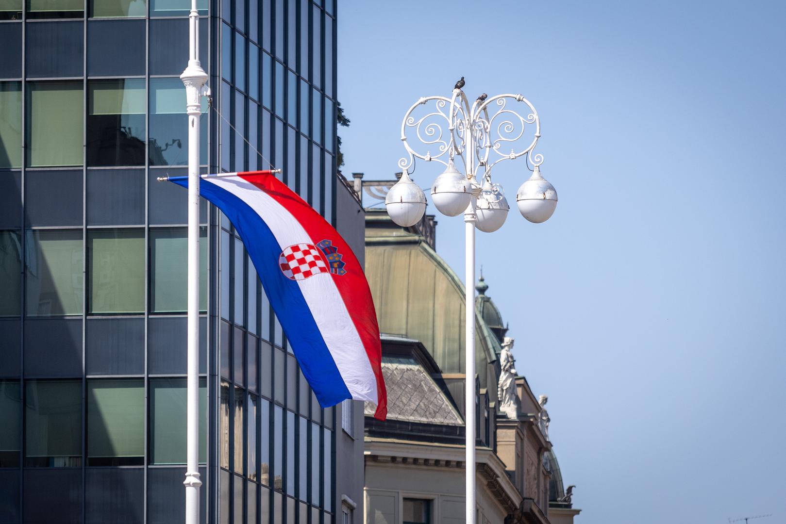 Hrvatska obilježava Dan pobjede i domovinske zahvalnosti i Dan hrvatskih branitelja. Glavni grad Hrvatske stoga je "prekriven" hrvatskim zastavama. 
