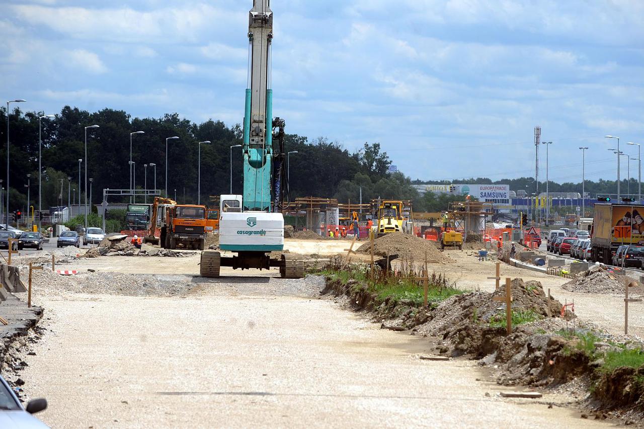 Zagreb: Radovi na cesti i raskrižju na Slavonskoj aveniji