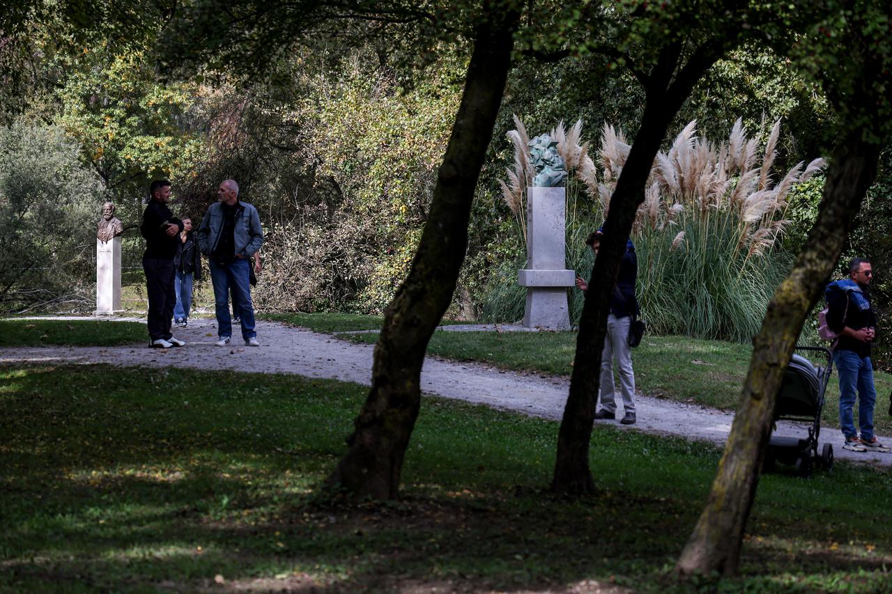 Zagreb: Aleja pjesnika na zagrebačkom jezeru Bundek