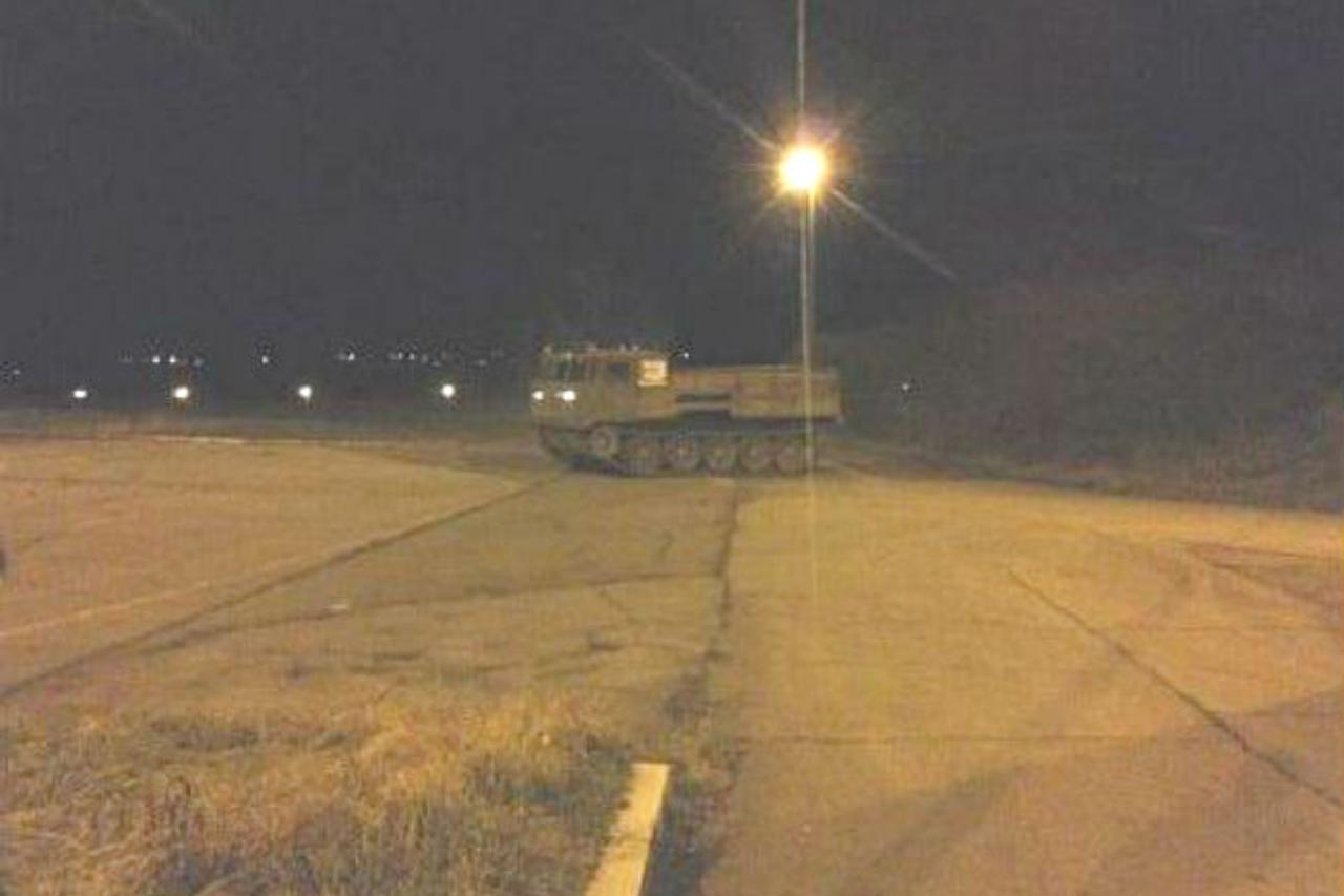 Novosadski biznismen u vožnji oklopnim vozilom