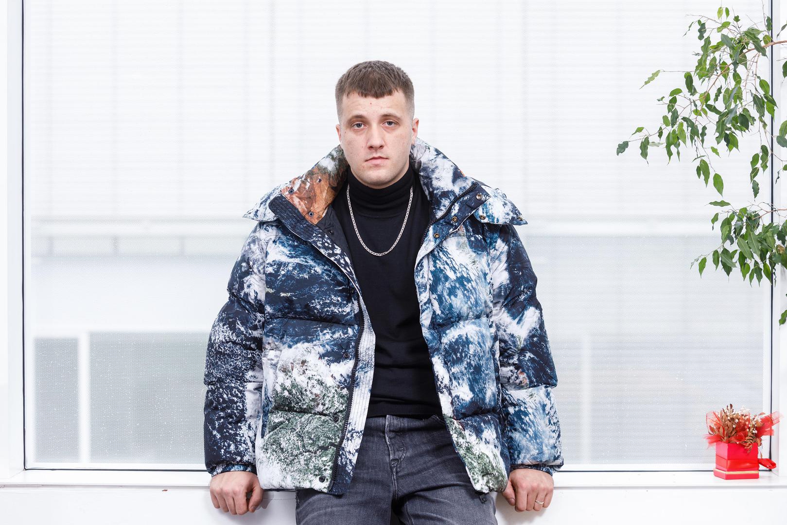 "Tu sam školu upisao reda radi, totalni sam antitalent. Moja supruga je isto frizerka, ali za razliku od mene - dobra frizerka", kazao je za časopis Glorija glazbenik koji se sa svojom Rafaelom vjenčao 2022. u triljskoj crkvi Svetog Stjepana Prvomučenika, nakon pet godina veze. Iste godine kada su izgovorili sudbonosno "da" dobili su i sina Frana koji im je centar svijeta.