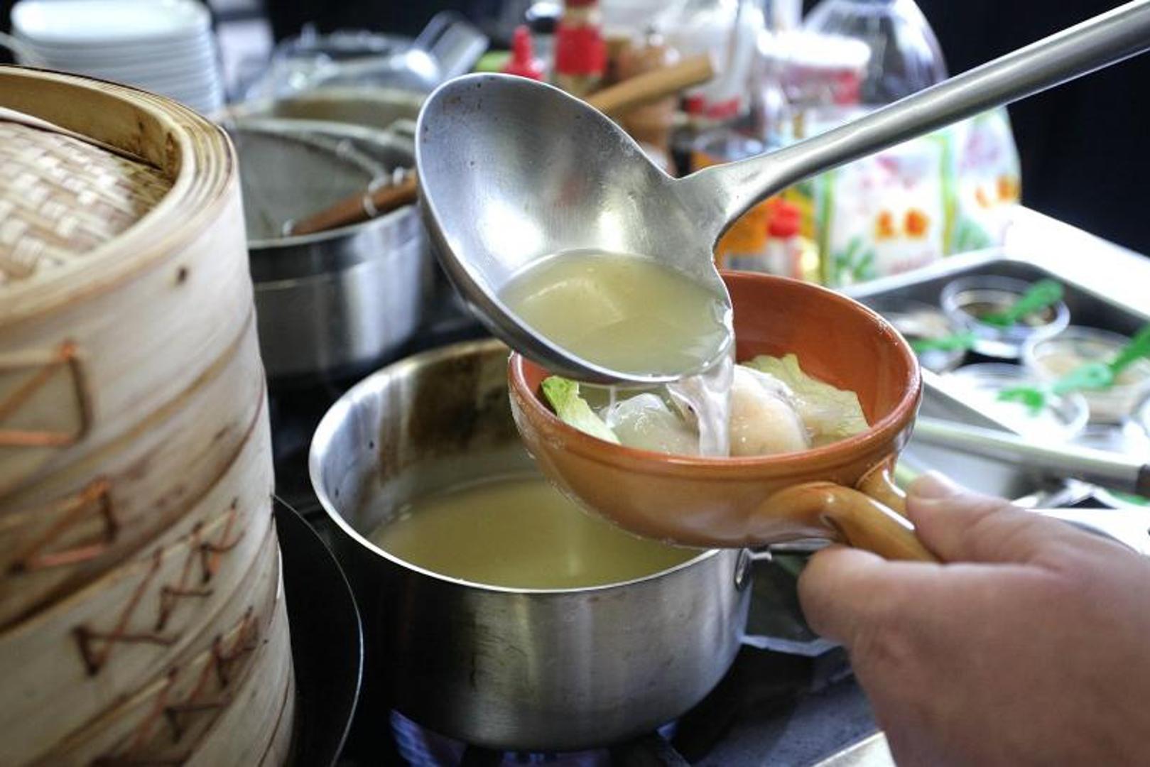 Najtraženija zanimanja su ista kao i lanjskog srpnja - prodavač, skladištar, vozač, konobar, kuhar i knjigovođa, a zajedno su na godišnjoj razini generirala 1,7 posto rasta broja oglasa.