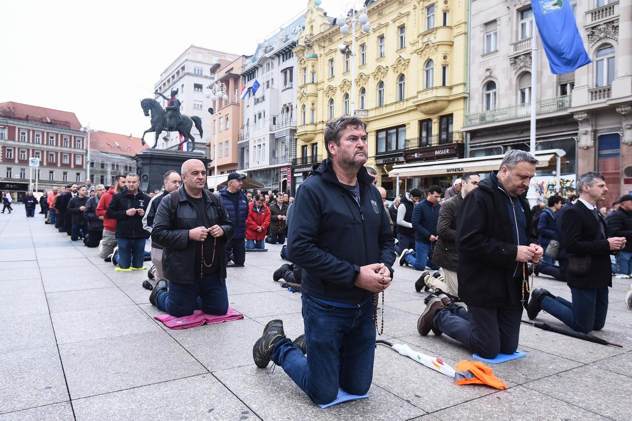 Molitva krunice na glavnom zagrebačkom trgu