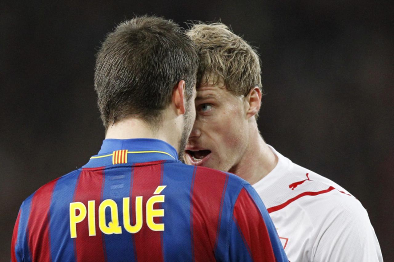 Pavel Pogrebnjak Gerard Pique