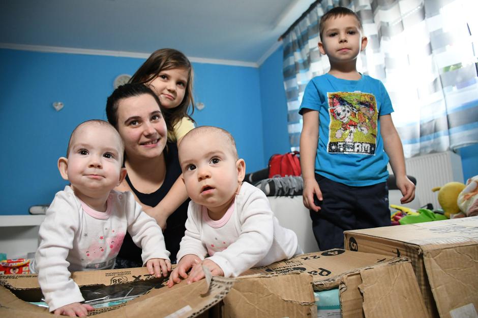 Prve hrvatske sijamske blizanke Kristina i Valentina Tambolaš