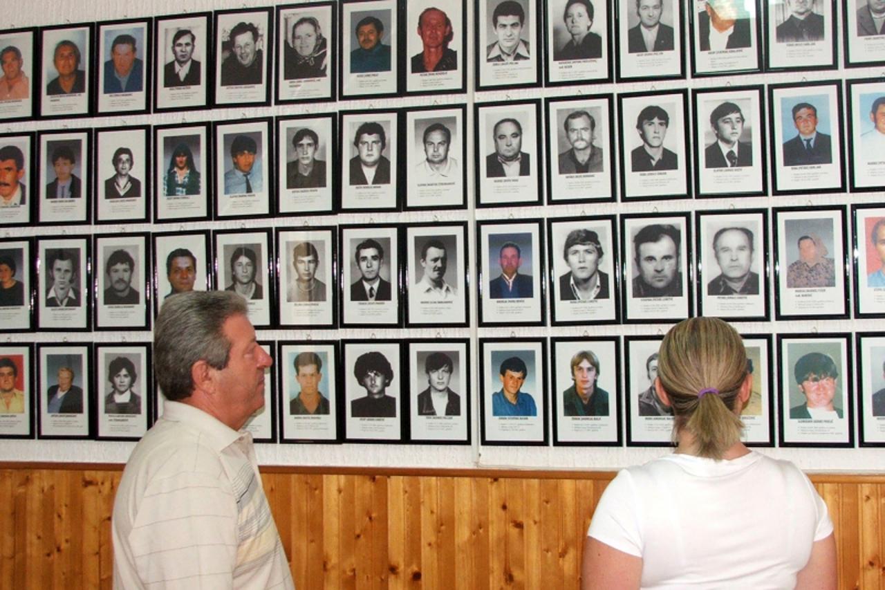 'SLAVONIJA  22.06.2012. LOVAS - spomen soba sa fotografijama stradalih mjestana Lovasa  Branimir Bradaric/Vecernji list                                      '