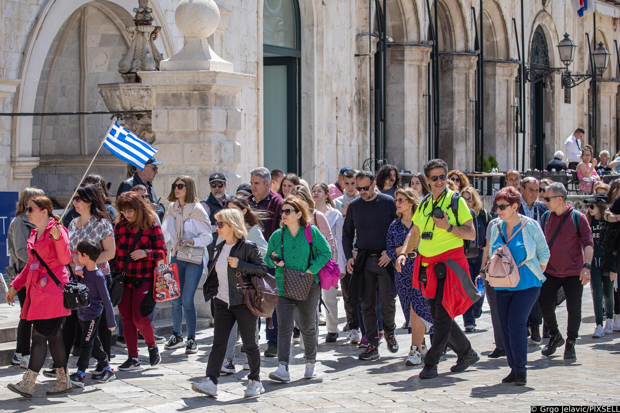 Dolaskom toplijeg vremena sve veći broj posjetitelja Dubrovnika
