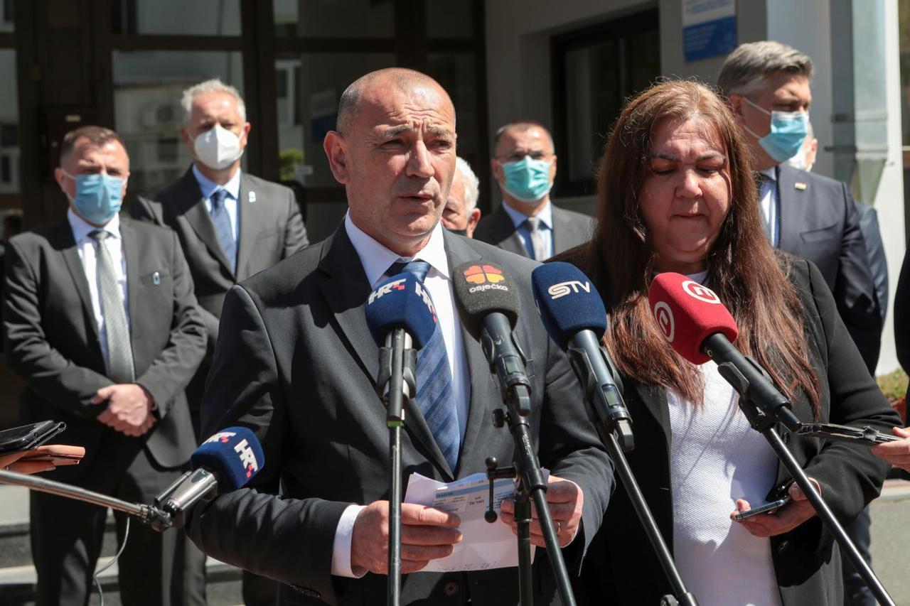 Osijek: Plenković i Medved na završnoj identifikaciji posmrtnih ostataka Domovinskog rata