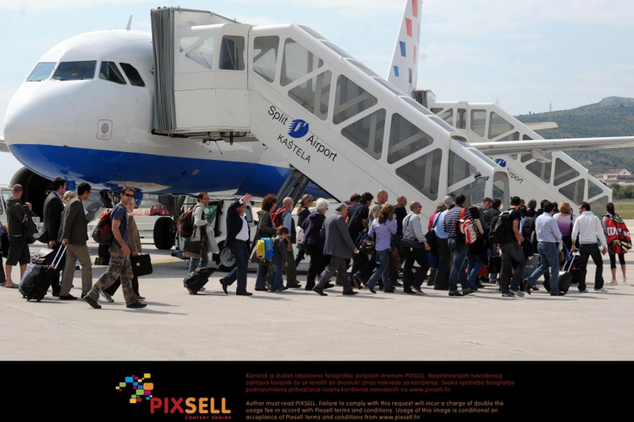 '17.04.2010., Split - Zracna luka Kastela, danas je u splitskoj zracnoj luci bilo manje ljudi nego inace, a letila je samo jedna linija i to Split-Dubrovnik-Rim.  Photo: Nino Strmotic/PIXSELL'