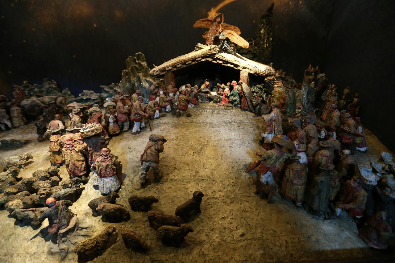 28.12.2016., Zagreb - U zupnoj crkvi Sv. Blaza u Zagrebu nalaze se najstarije zagrebacke jaslice. Ove vostane jaslice izradjene su prema nacrtu kipara Vojte Branisa u Umjetnickoj skoli u Zagrebu. Kolaudacija je obavljena 14. prosinca 1916. godine, a obnov