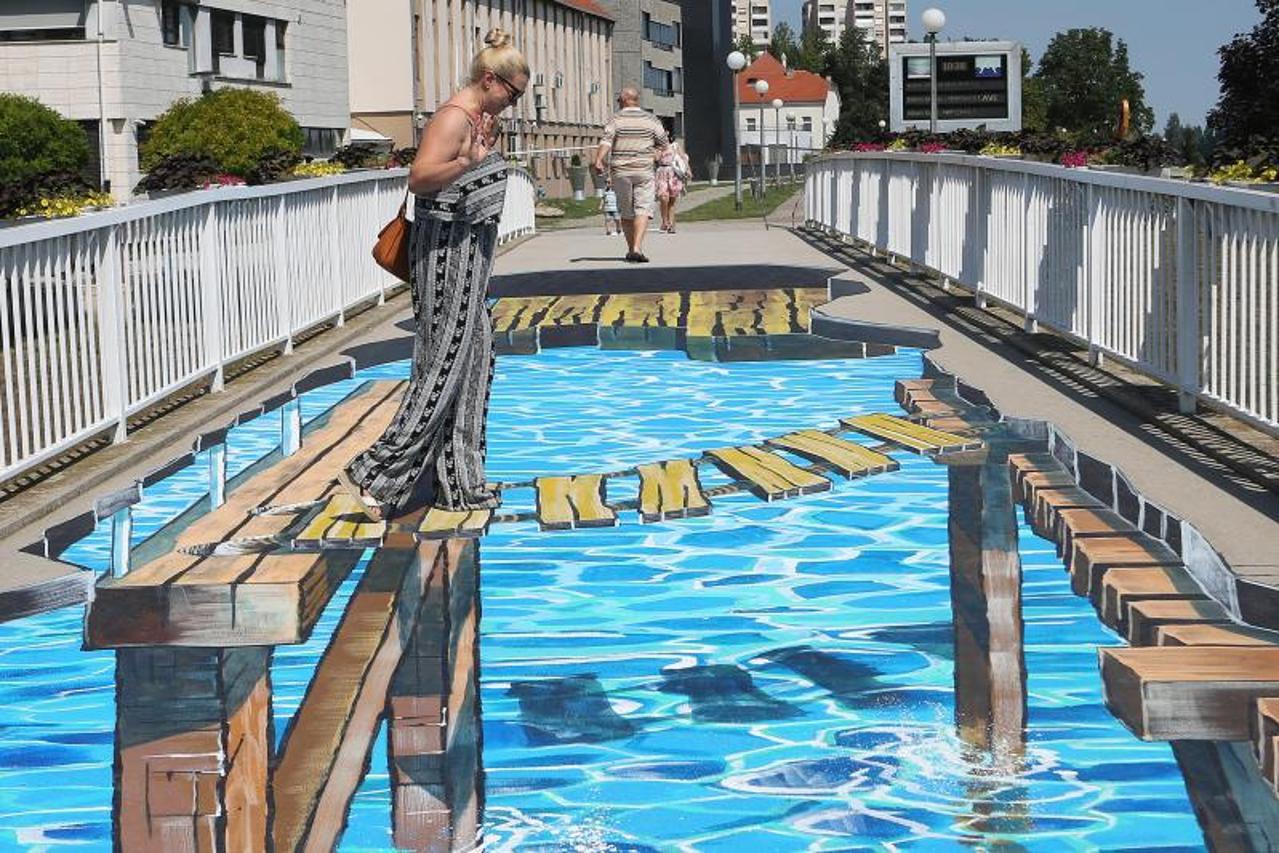  Grad Vukovar pokrenuo je novu turisticku pricu oslikavsi 3D crtez mosta preko Vuke.