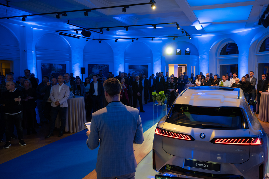 BMW iX3
