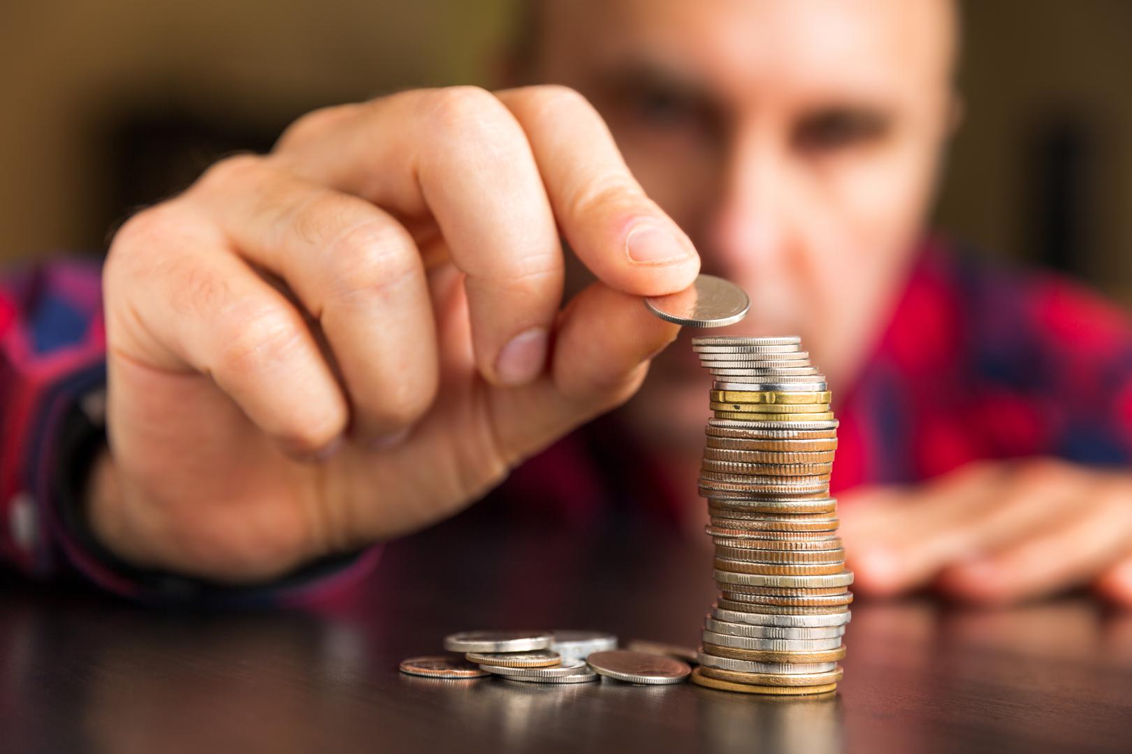 6. Globalna ekonomska kriza: Mediji predviđanje pripisuju ozbiljnoj financijskoj krizi, odnosno potencijalnom kolapsu ili naglom korigiranju svjetskih valutnih sustava, bankarskim propadanjima i visokoj inflaciji u 2026. godini.